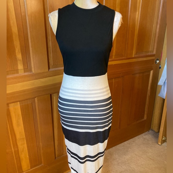 Women’s Striped Colorblock Dress. - Picture 2 of 14